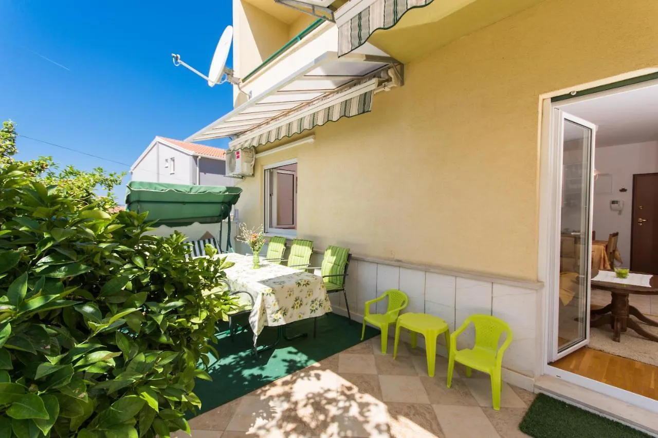 Apartments Katic Trogir 0*,